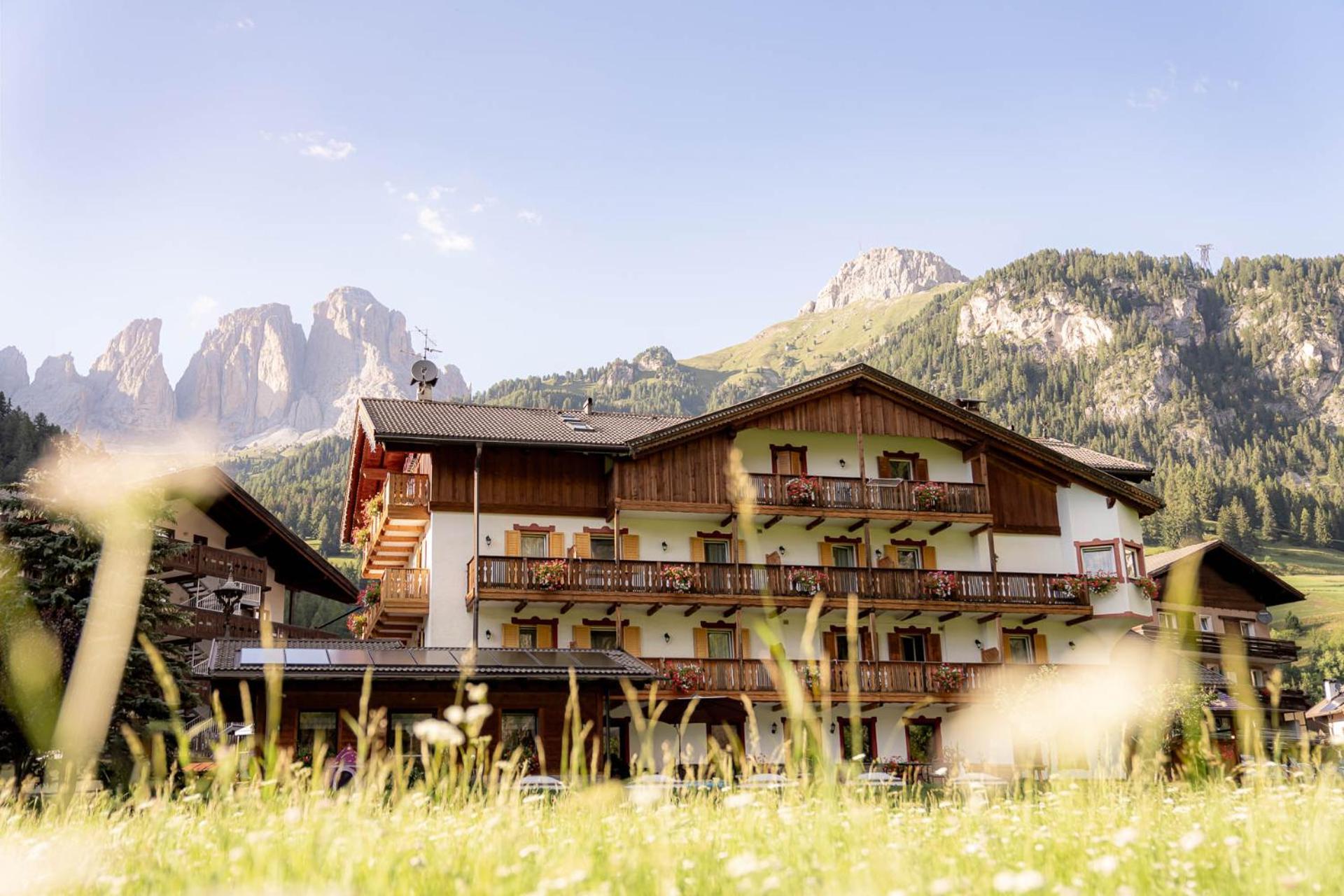 Garni Letizia Bed & Breakfast Campitello di Fassa Dış mekan fotoğraf